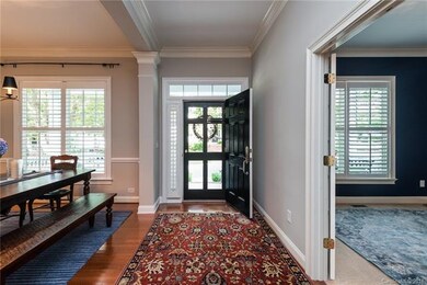 Open and light entry way!