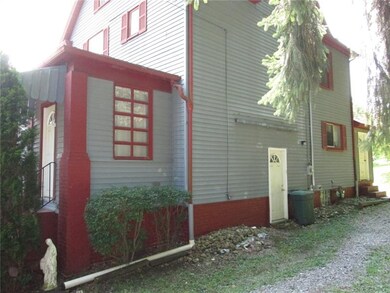 A view of the side of the home showing the 18x7 en