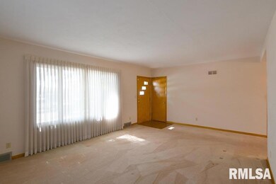 1902 W 37th St, Davenport, IA 52806 - photo 3