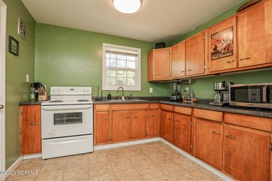 416 Maple St, Jacksonville, NC 28540 - photo 7