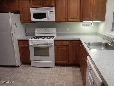 804 Waxwing Ct, Blooming Grove Township, PA 18428 - photo 6