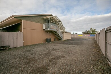3766 Jane Ann Ln, White City, OR 97503 - photo 2