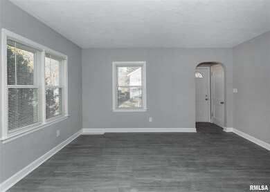 2118 N Myrtle St, Davenport, IA 52804 - photo 3