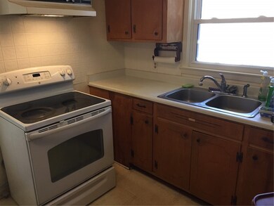 Kitchen / Smooth Cooktop Electric Range Included