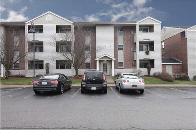 671 Metacom Ave unit 32, Bristol, RI 02809 - photo 2