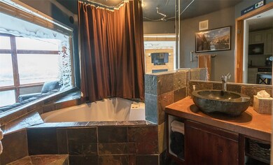 Updated bathroom w/ large jacuzzi tub