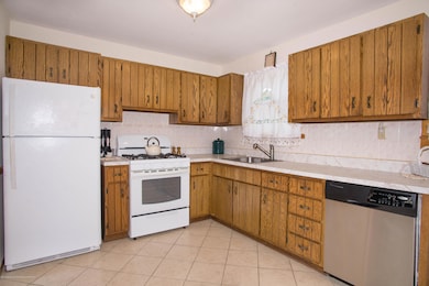 _RMJ1133.jpg kitchen