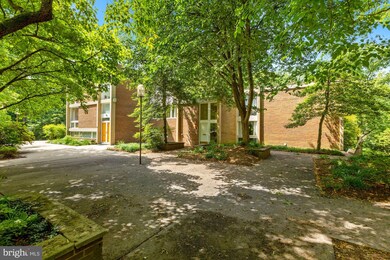 11515 Maple Ridge Rd, Reston, VA 20190 - photo 3