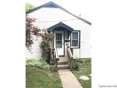 122 N 3rd St W, Virginia, IL 62691 - photo 2