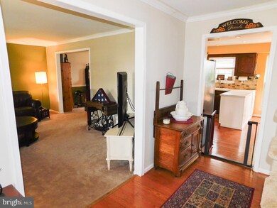 878 Mystic Ln, Norristown, PA 19403 - photo 4