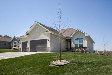 312 Crestview Ct, Raymore, MO 64083 - photo 2