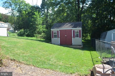 25 Quinter Ln, Temple, PA 19560 - photo 2