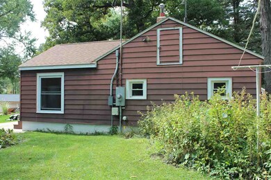 2302 Hickory Ln, Cedar Falls, IA 50613 - photo 2