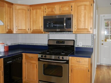 34 Pleasant St unit 5, Wellesley, MA 02482 - photo 4