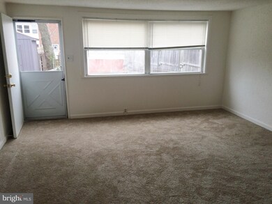 921 Catawba Ct, Halethorpe, MD 21227 - photo 3