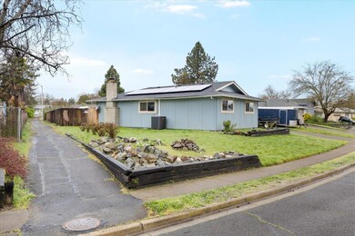 1075 N 5th St, Central Point, OR 97502 - photo 4