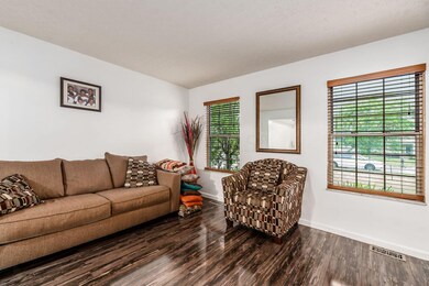 021_95b3b8_W Lockland Ct-063a