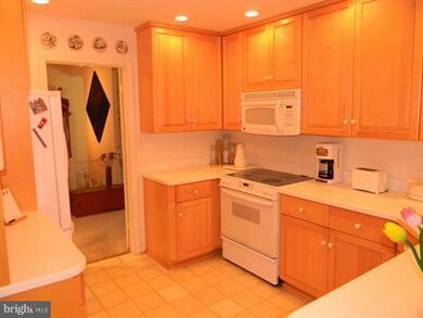 9417 Copenhaver Dr, Potomac, MD 20854 - photo 5