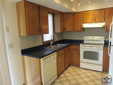 3615 SW Eveningside Dr, Topeka, KS 66614 - photo 6