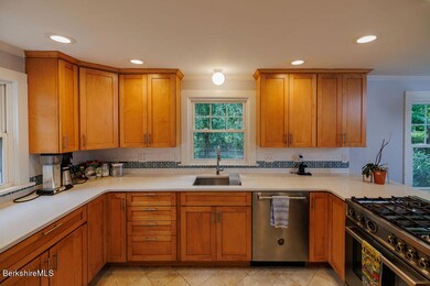 28 Manville St, Great Barrington, MA 01230 - photo 5