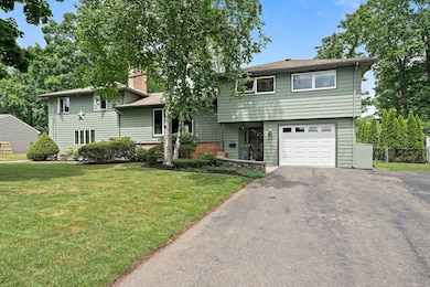 108 Bradford Rd, Braintree, MA 02184 - photo 2