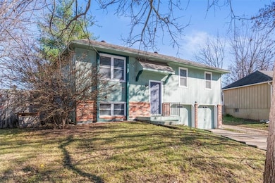 305 Concord Cir, Grain Valley, MO 64029 - photo 2