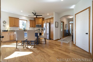 5-web-or-mls-4733-charleston-ct