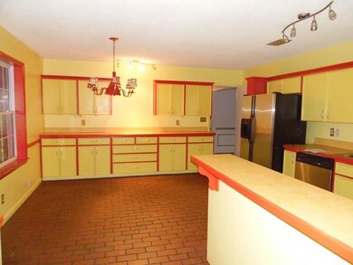 Kitchen Eat-In
