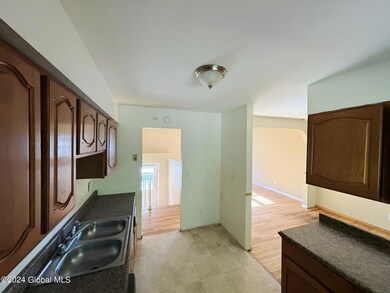 27 Moulds Ave, Rensselaer, NY 12144 - photo 4