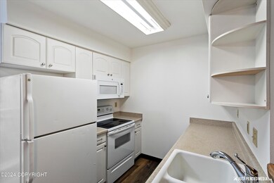 8111 Briarwood St, Anchorage, AK 99518 - photo 5