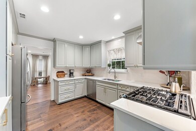 10102 Candlewood Dr, Houston, TX 77042 - photo 5