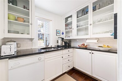13 Dartmouth St, Newport, RI 02840 - photo 5