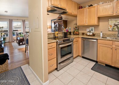 Riverwalk-Amber-318-MLS_02