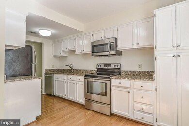 8966 Astongale Ct, Springfield, VA 22152 - photo 4