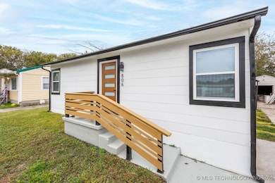 806 E 12th Place, Bartlesville, OK 74003 - photo 3