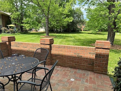 3 Fountain View Cir unit B, Greensboro, NC 27405 - photo 3