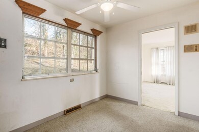 Eating space in kitchen
