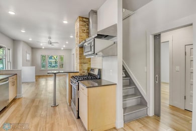 Kitchen1_2-1280.JPG