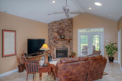 7024 Bloomsbury Ct SW-print-002-15-Livin