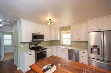 410 NW 50th Place, Des Moines, IA 50313 - photo 5