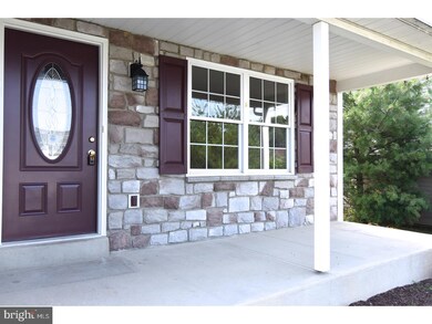 1003 Alexander Dr, Temple, PA 19560 - photo 4