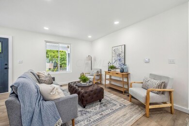 5-web-or-mls-245-e-hinman-ave
