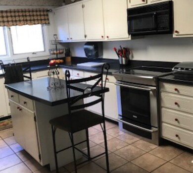 Kitchen with bar