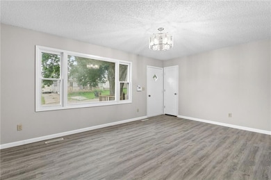 1119 Bundy St, Des Moines, IA 50315 - photo 5