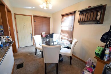 6 Eating Area