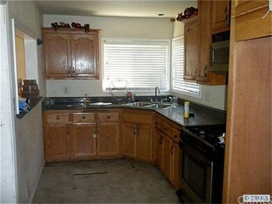 725 E 118th Place, Los Angeles, CA 90059 - photo 4