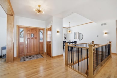 601 N Thornbush Cir, Hartland, WI 53029 - photo 5