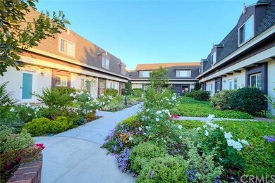 ABSOLUTELY ADORABLE ENGLISH COURTYARD