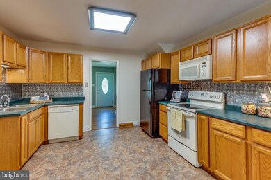 45526 Baringer Dr, California, MD 20619 - photo 6