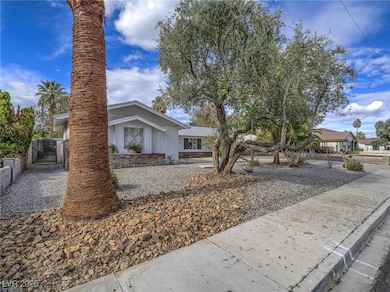 1716 Chapman Dr, Las Vegas, NV 89104 - photo 3